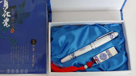 青花瓷簽字筆、U盤套裝（8G）